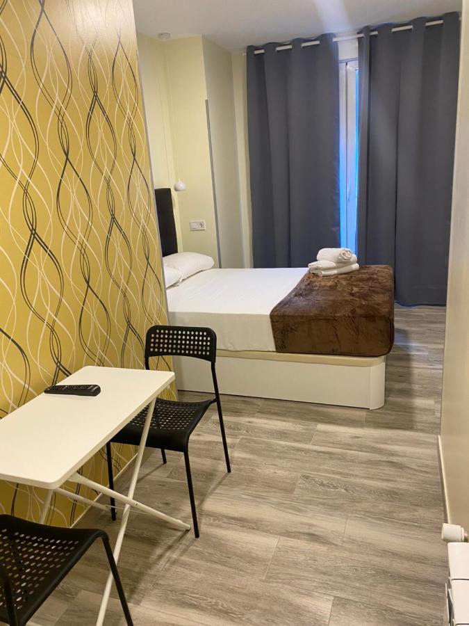 Hostal Alaska Madrid Kültér fotó
