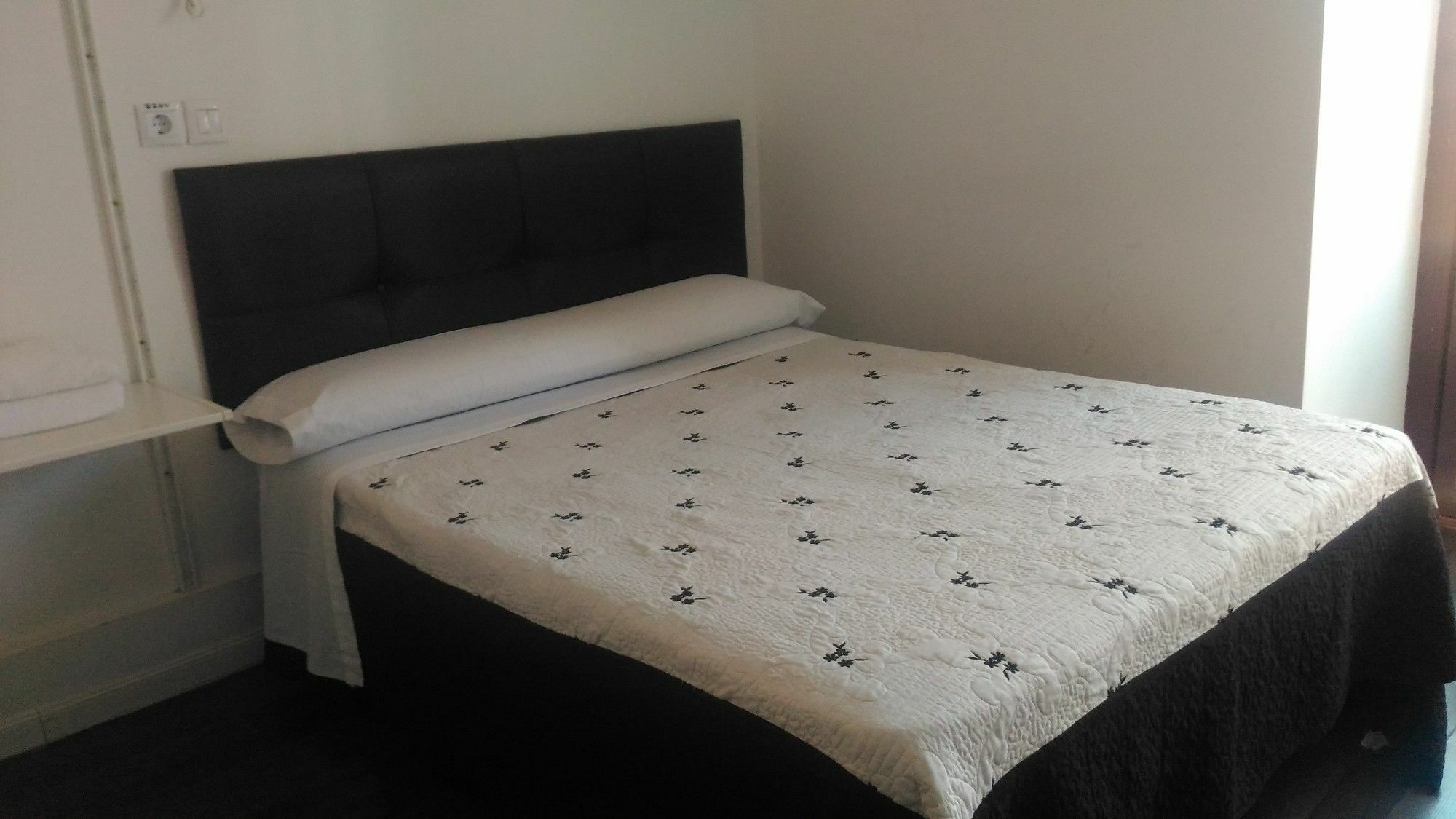Hostal Alaska Madrid Kültér fotó