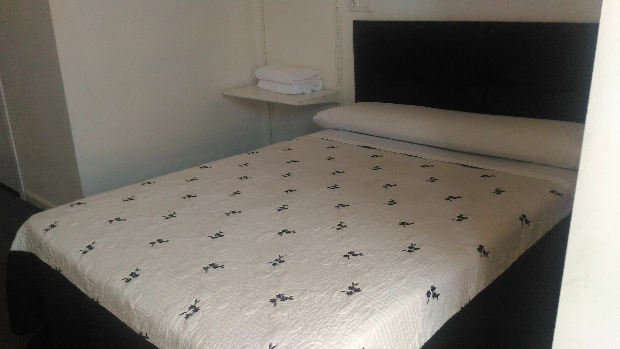 Hostal Alaska Madrid Kültér fotó