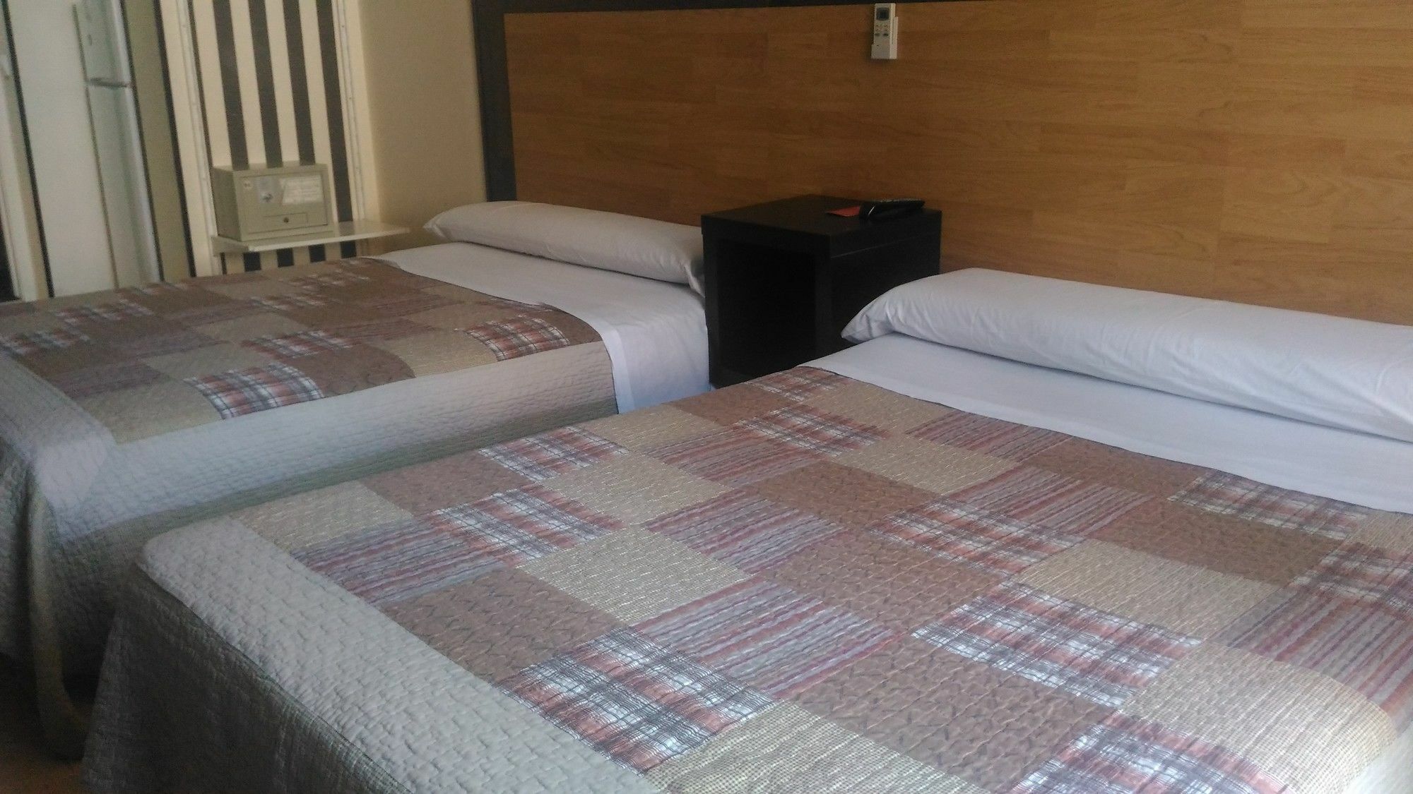 Hostal Alaska Madrid Kültér fotó