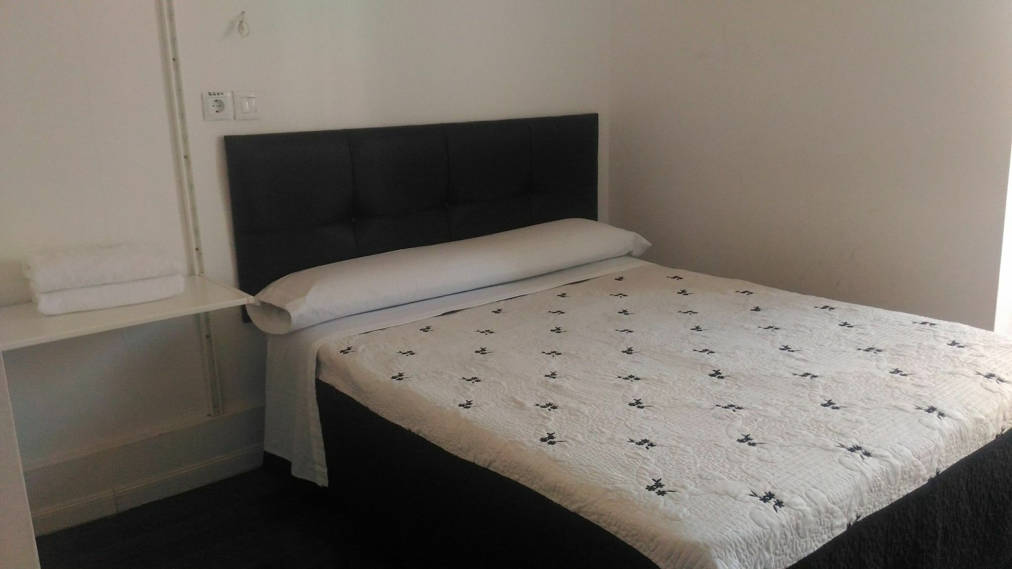 Hostal Alaska Madrid Kültér fotó